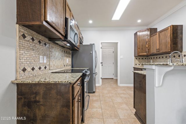 307 Flanders Ridge Drive, Youngsville, LA 70592