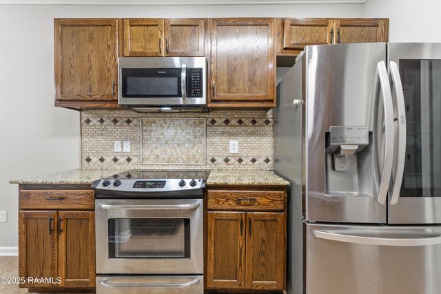 307 Flanders Ridge Drive, Youngsville, LA 70592