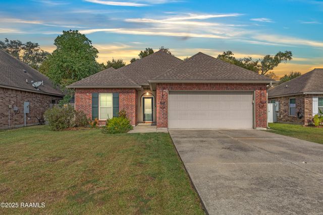 307 Flanders Ridge Drive, Youngsville, LA 70592