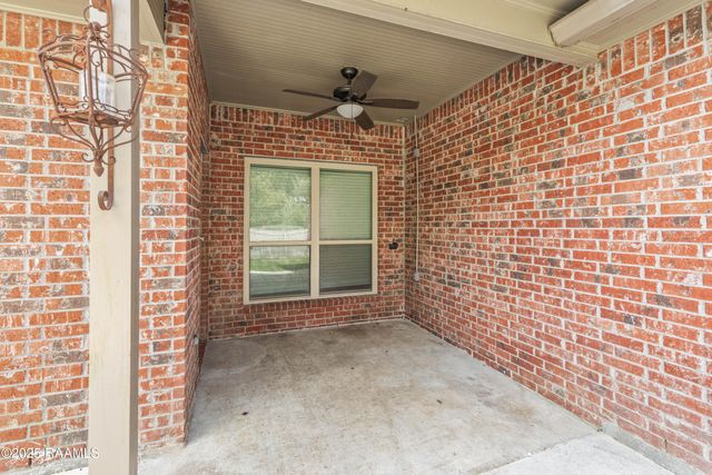 307 Flanders Ridge Drive, Youngsville, LA 70592