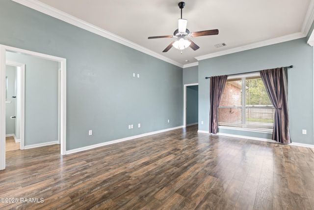 307 Flanders Ridge Drive, Youngsville, LA 70592