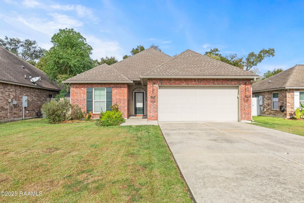 307 Flanders Ridge Drive, Youngsville, LA 70592