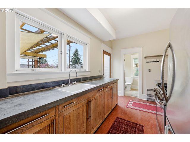 4549 Ne 22ND Ave, Portland, OR 97211