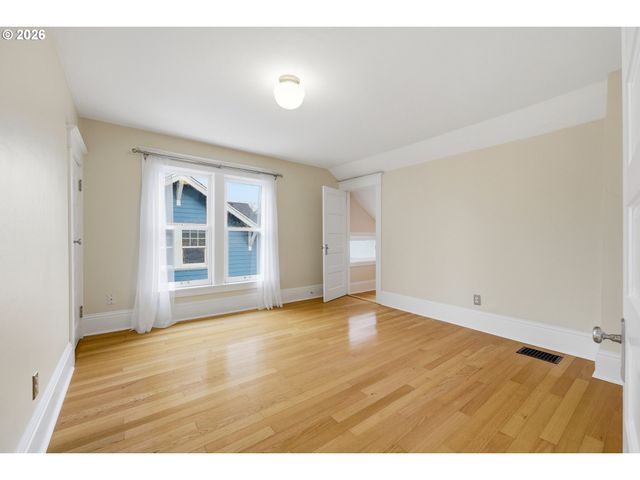 4549 Ne 22ND Ave, Portland, OR 97211