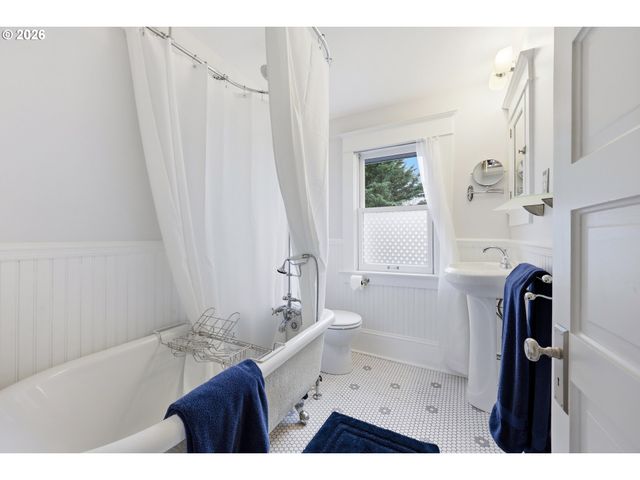 4549 Ne 22ND Ave, Portland, OR 97211