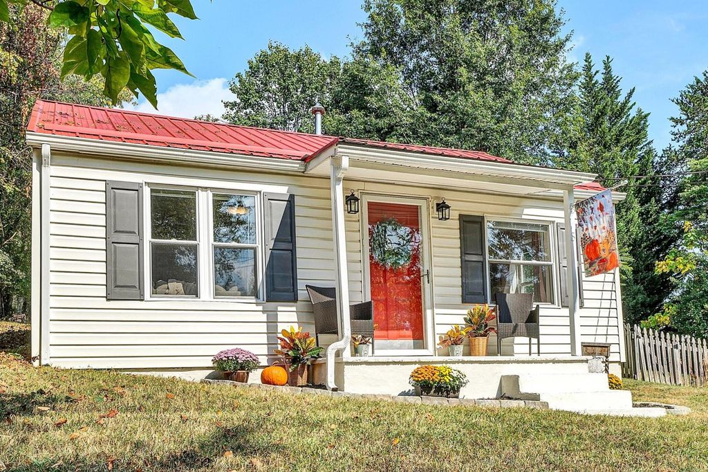 718 Goodwin AVE, Salem, VA 24153