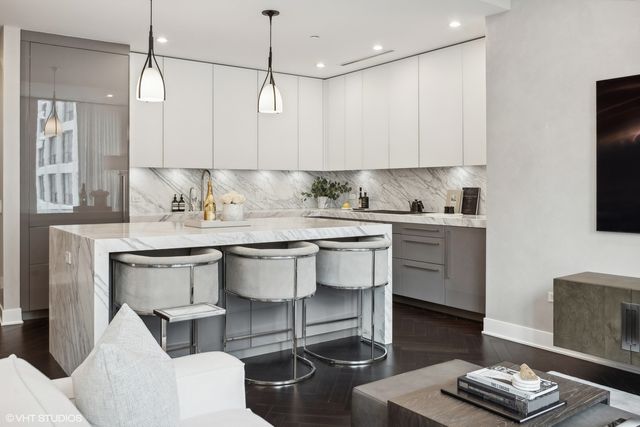 403 N Wabash Avenue 12B, Chicago, IL 60611