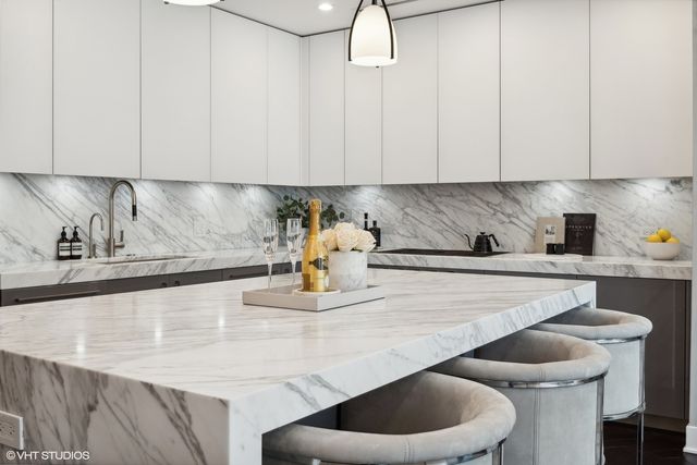 403 N Wabash Avenue 12B, Chicago, IL 60611