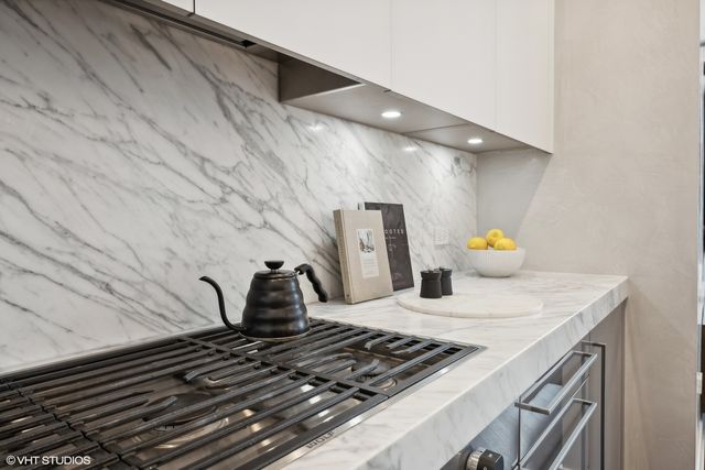 403 N Wabash Avenue 12B, Chicago, IL 60611