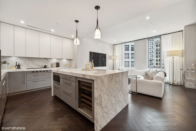 403 N Wabash Avenue 12B, Chicago, IL 60611