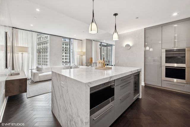 403 N Wabash Avenue 12B, Chicago, IL 60611