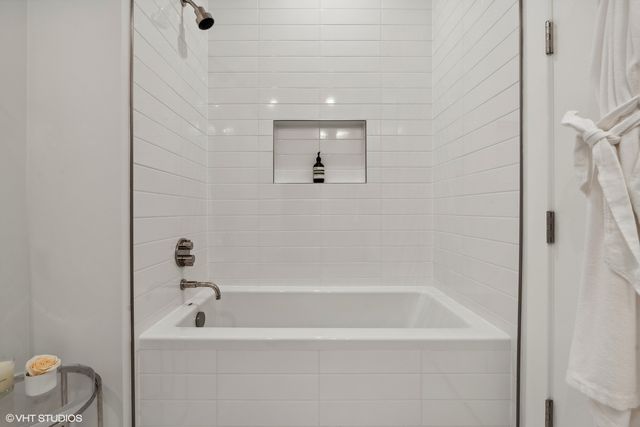 403 N Wabash Avenue 12B, Chicago, IL 60611