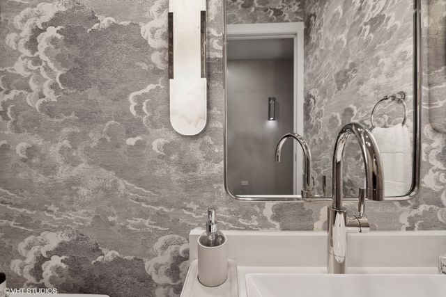 403 N Wabash Avenue 12B, Chicago, IL 60611