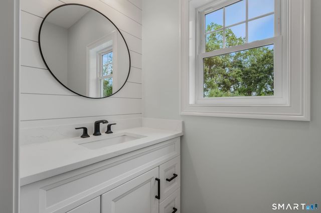 2 Farm Meadow Road, East Lyme, CT 06333
