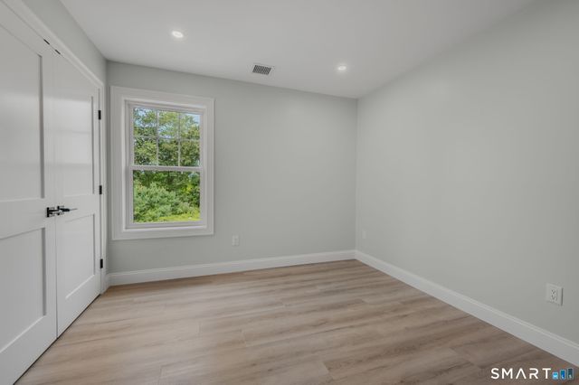 2 Farm Meadow Road, East Lyme, CT 06333