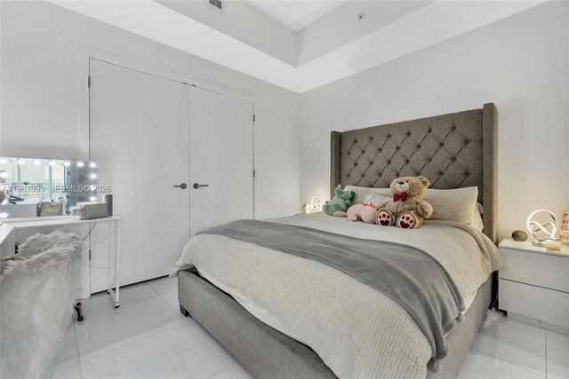 851 NE 1st Ave 806, Miami, FL 33132