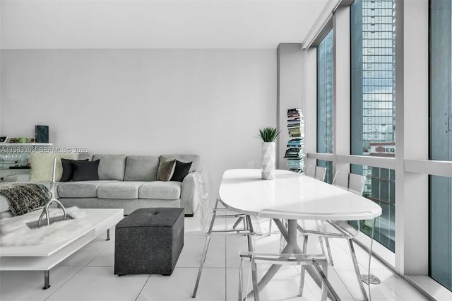 851 NE 1st Ave 806, Miami, FL 33132