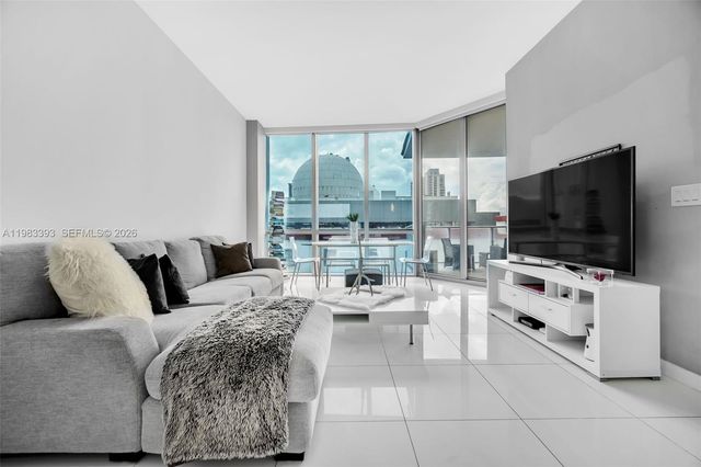 851 NE 1st Ave 806, Miami, FL 33132