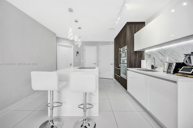 851 NE 1st Ave 806, Miami, FL 33132