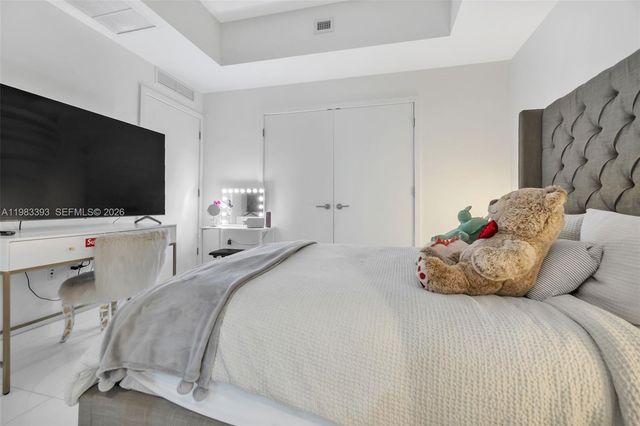 851 NE 1st Ave 806, Miami, FL 33132