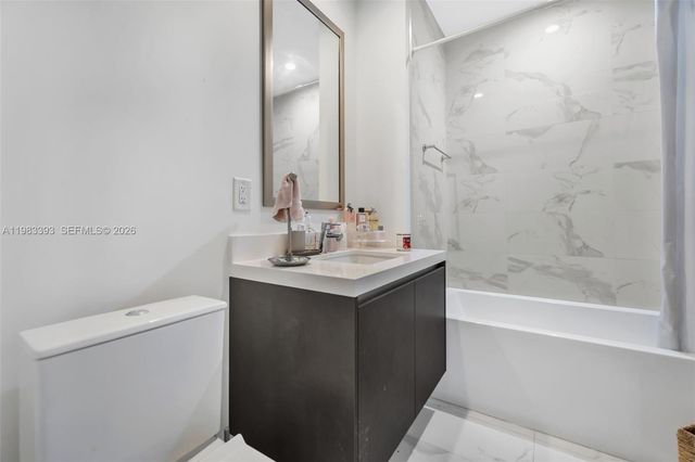 851 NE 1st Ave 806, Miami, FL 33132