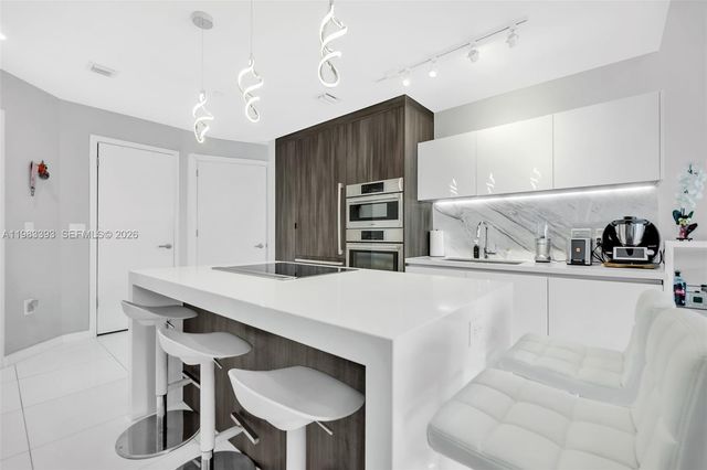 851 NE 1st Ave 806, Miami, FL 33132