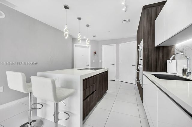 851 NE 1st Ave 806, Miami, FL 33132