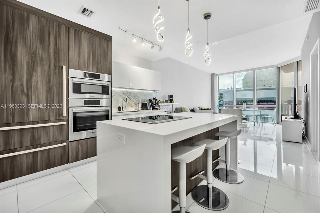 851 NE 1st Ave 806, Miami, FL 33132