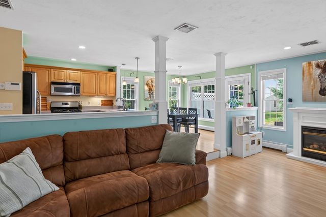 7 Sycamore Dr 7, Middleboro, MA 02346