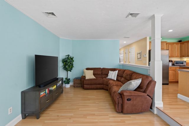 7 Sycamore Dr 7, Middleboro, MA 02346