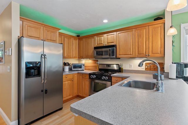 7 Sycamore Dr 7, Middleboro, MA 02346