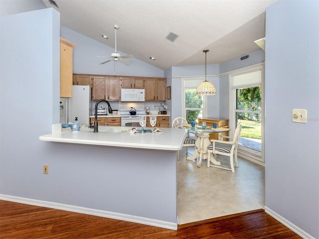 264 LAUREL HOLLOW DRIVE 31, Nokomis, FL 34275