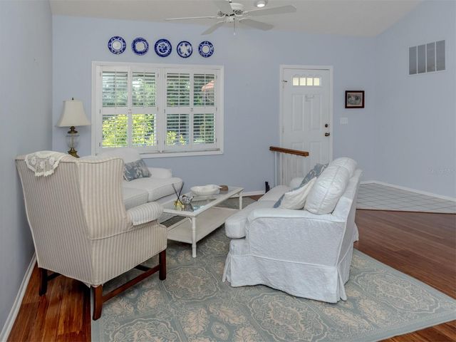 264 LAUREL HOLLOW DRIVE 31, Nokomis, FL 34275