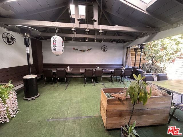 7455 Melrose Avenue, Los Angeles, CA 90046