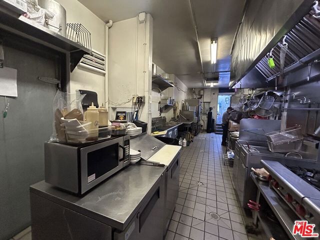 7455 Melrose Avenue, Los Angeles, CA 90046