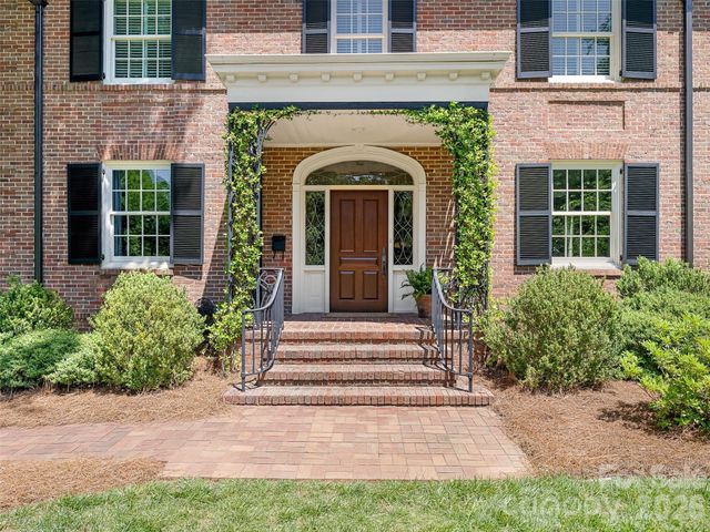 714 Edgehill Road N, Charlotte, NC 28207