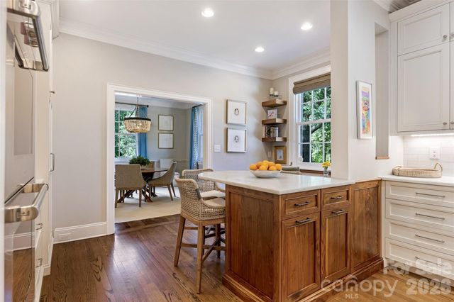 714 Edgehill Road N, Charlotte, NC 28207