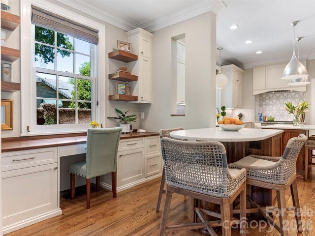714 Edgehill Road N, Charlotte, NC 28207