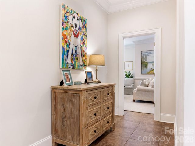 714 Edgehill Road N, Charlotte, NC 28207