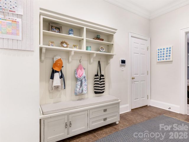 714 Edgehill Road N, Charlotte, NC 28207