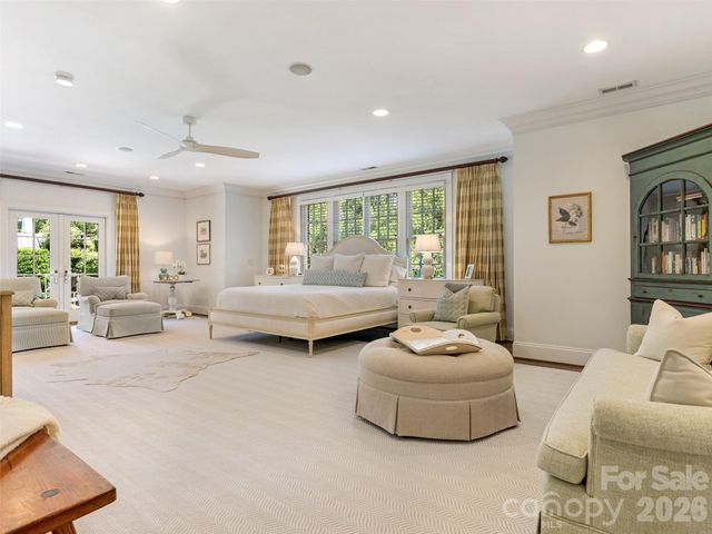 714 Edgehill Road N, Charlotte, NC 28207