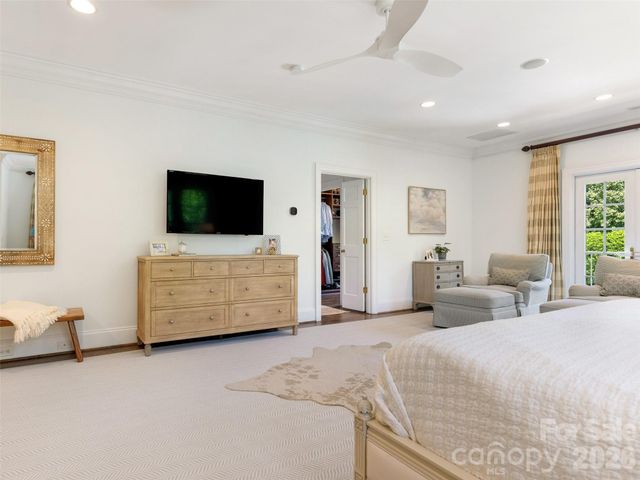 714 Edgehill Road N, Charlotte, NC 28207