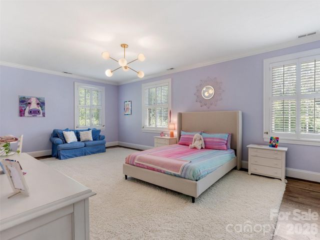 714 Edgehill Road N, Charlotte, NC 28207