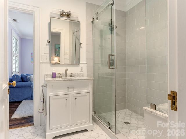 714 Edgehill Road N, Charlotte, NC 28207