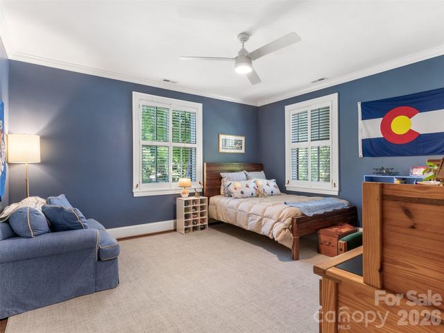 714 Edgehill Road N, Charlotte, NC 28207