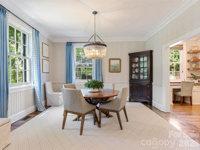 714 Edgehill Road N, Charlotte, NC 28207