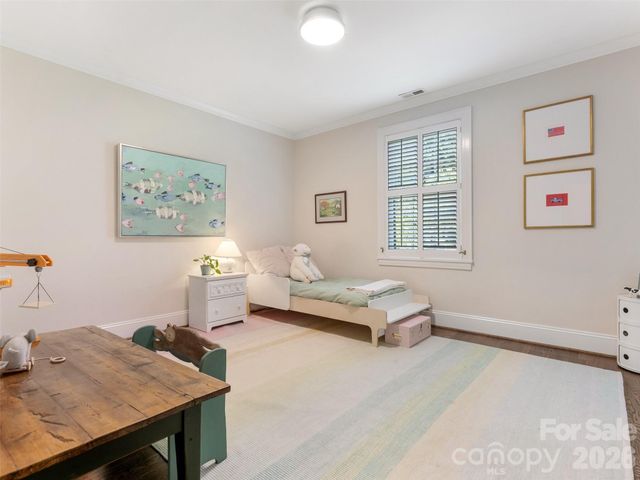 714 Edgehill Road N, Charlotte, NC 28207