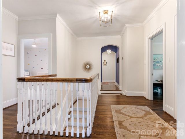 714 Edgehill Road N, Charlotte, NC 28207