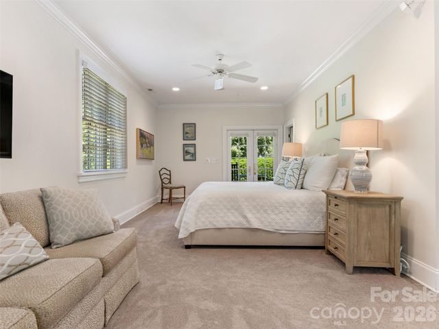 714 Edgehill Road N, Charlotte, NC 28207