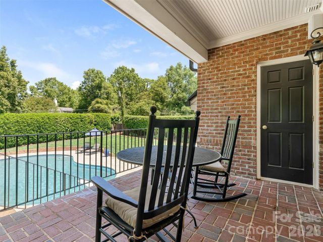 714 Edgehill Road N, Charlotte, NC 28207